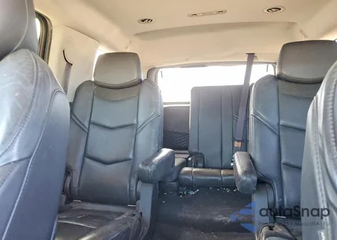 2016 Cadillac Escalade Luxury z USA, uszkodzony, nr VIN 1GYS3BKJ3GR436925